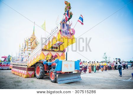 Nakhonsawan,thailand -may 11,2019 : Many Decorated Car In Procession Of “boon Bang Fai” Festival Or