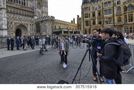 Tv Crew Stationed In Front Of The Abbey Entrance Of Westminster Abbey