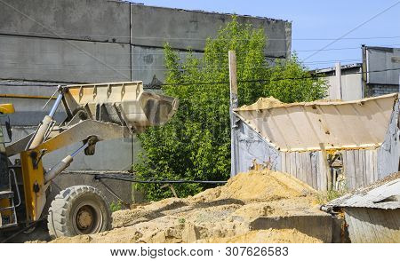 Tractor Collects Scoop With  Gravel. Excavator Extracts Sand And Gravel For  Concrete Mix.