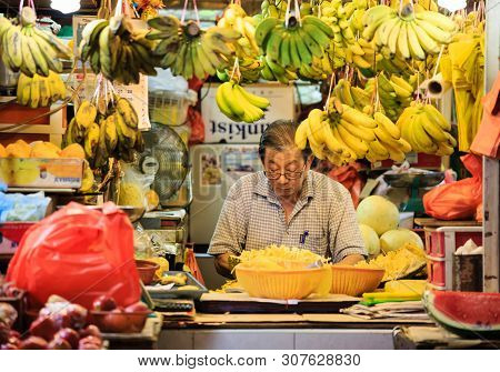Singapore-11 May 2019:singapore Fruit Chinese Seller On Working In Tekka Center