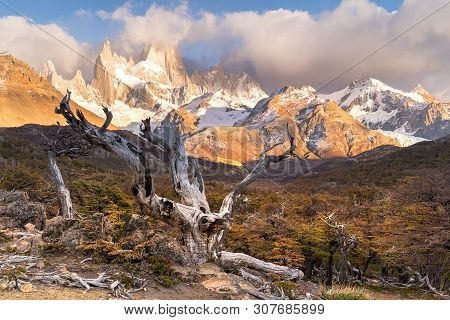Fitz Roy Mount In Los Glaciares National Park, El Chalten,patagonia, Argentina.