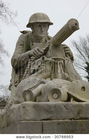 Gamle maskinpistol soldat