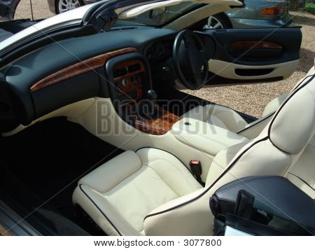 Auto sportiva inglese