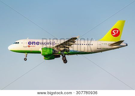 Moscow, Russia - June 20, 2019: Aircraft Airbus A319-114 Vp-btn Oneworld Livery Of S7 Siberia Airlin