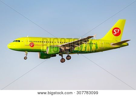 Moscow, Russia - June 20, 2019: Aircraft Airbus A319-114 Vp-btw Of S7 Siberia Airlines Landing At Do