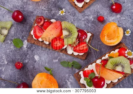 Crisp Bread With Creme Cheese, Fruit And Berries