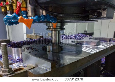 A Process Of Cnc Milling Of Lagre Thick Steel Palte By Curved Trajectory, Selective Focus With Blur 