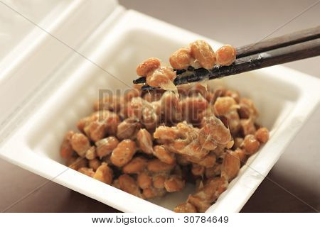 Un contenitore di Natto