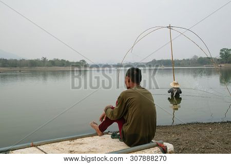 Villagers Are Catching Fish By Fish Trap (net Trap) In Reservoir
