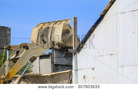 Tractor Collects Scoop With  Gravel. Excavator Extracts Sand And Gravel For  Concrete Mix.