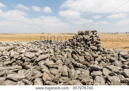 Ritual Altar Near The Megalithic Complex Of The Early Bronze Age  - Wheels Of Spirits - Rujum Al-hir