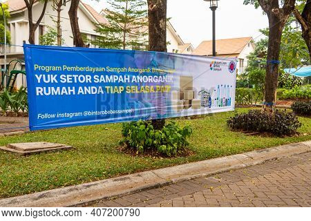 Jakarta, Indonesia - ‎june ‎24, ‎2020: A Banner Encouraging Plastic And Waste Recycling In An Indone
