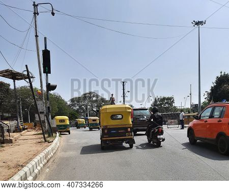 Closeup Of Heavy Traffic In A Sangolli Rayanna Statue Circle And Beautiful View Of Flyover Or Bridge