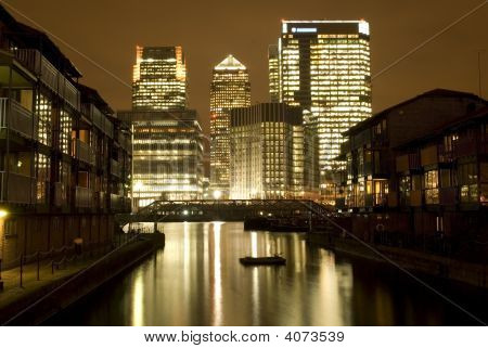 Canary Wharf à noite