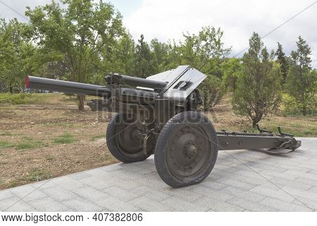 Sevastopol, Crimea, Russia - July 28, 2020: Soviet 122-mm Howitzer M-30 Model 1938 In The Memorial C