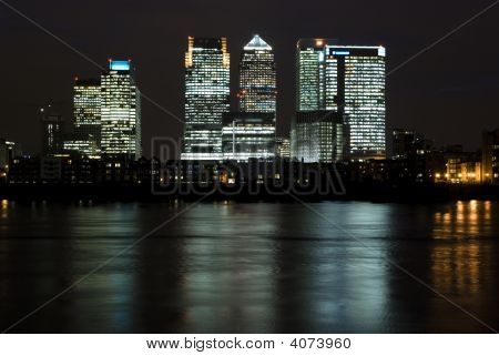 Canary Wharf à noite