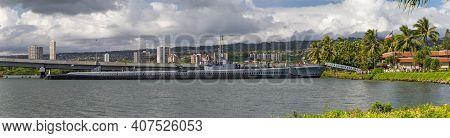 Pearl Harbor, Honolulu, Hawaii, Usa - September 23, 2018: Panoramic Shot Of Uss Bowfin Submarine Doc