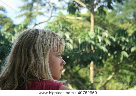 Chica en la selva
