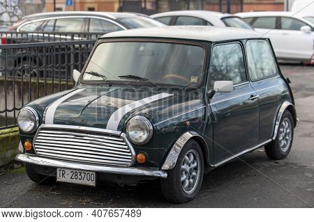 Mini Cooper Vintage In Green Color