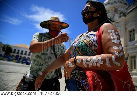 Pitura On Tourist Body Parts
