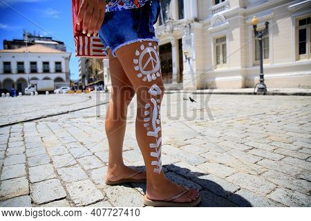 Pitura On Tourist Body Parts