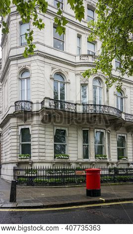 London, Uk, May 2014 - Historic House And Red Post Box In The City Of London, Uk