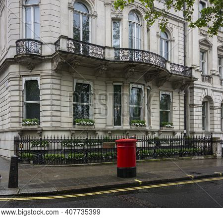 London, Uk, May 2014 - Historic House And Red Post Box In The City Of London, Uk