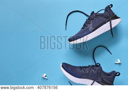 Concept Healthy Lifestyle Outfit, Sport And Diet. Top View, Text Space. Athlete\'s Set. Flat Lay Com