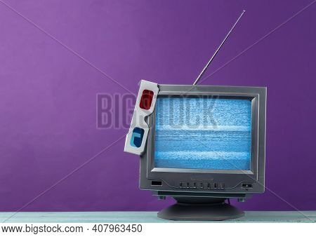Antenna Old-fashioned Retro Tv Receiver With Anaglyph Stereo Glasses On Purple Background. Retro Med