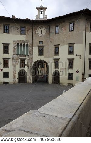 Pisa (pi), Italy - June 10, 2017: View Of A Palace In Cavalieri Square, Pisa, Tuscany, Italy, Europe