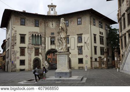 Pisa (pi), Italy - June 10, 2017: View Of A Palace In Cavalieri Square, Pisa, Tuscany, Italy, Europe