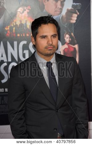 LOS ANGELES, CA - januar 7: Michael Pena ankommer til premieren på Gangster Squad på Grauman's Chi
