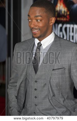 LOS ANGELES, CA - 7 Ocak: Gangster takım Grauman's c galasında Anthony Mackie geldi