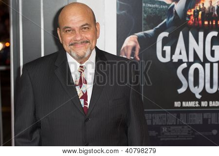 LOS ANGELES, CA - januar 7: Jon Polito ankommer til premieren på Gangster Squad på Grauman's Chine