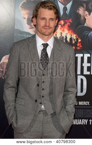 LOS ANGELES, CA - januar 7: Josh Pence ankommer til premieren på Gangster Squad på Grauman's Chine