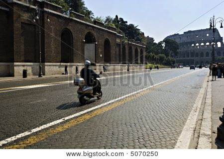 Scooter Drives para o Coliseu de Roma