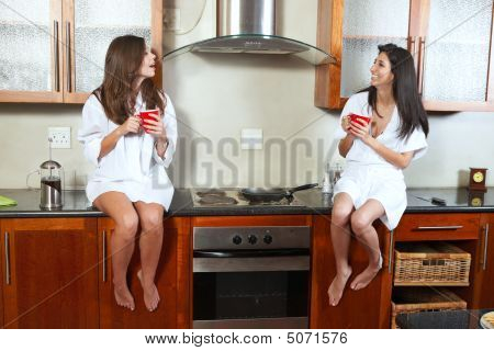 Sexy bruneta spolubydlící