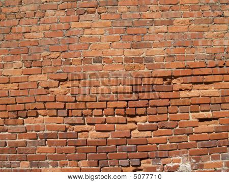 Vecchio muro di mattoni alterati
