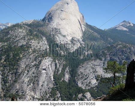 Half Dome od stezky Panorama
