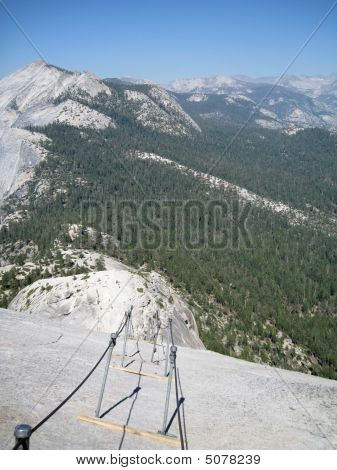 Sestupuje na Half Dome kabely