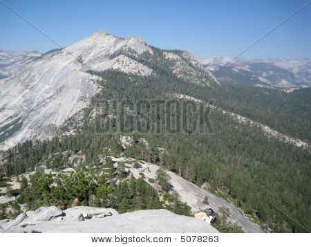 Nádherný výhled z vrcholu Half Dome