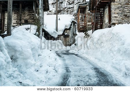 Street In Old Village, Winter Season - Sonogno
