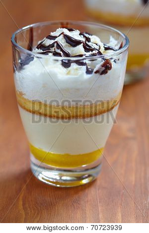 Layered dessert with lemoncello
