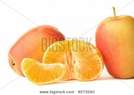 Dos manzanas y mandarina