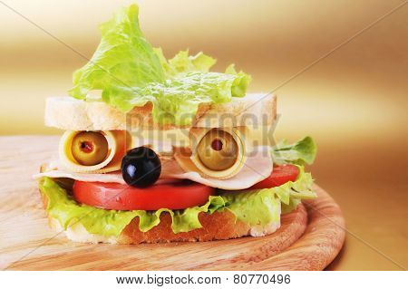 Sandwich Looks Like Face