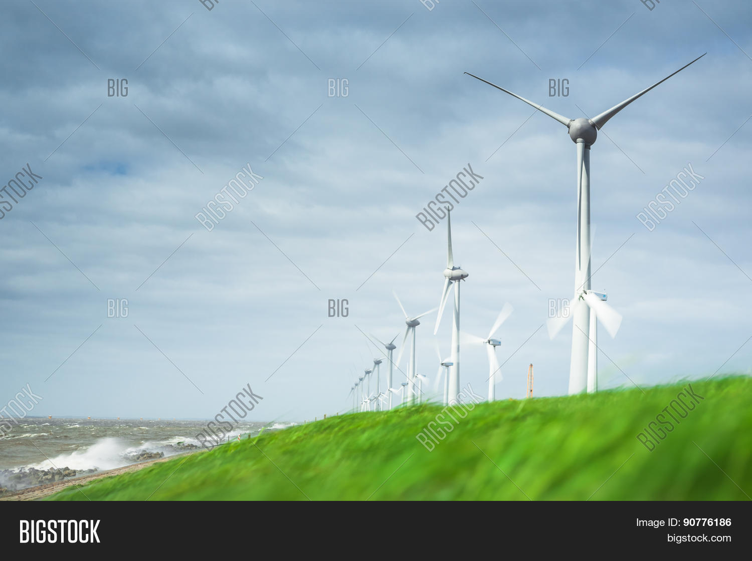 Wind Farm Along 图片和照片(免费试用) | Bigstock