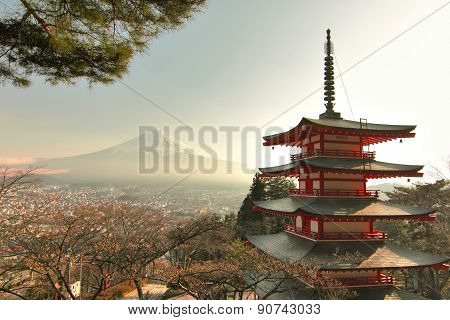 Sunset at Chureito Pagoda ,kawaguchiko ,Japan