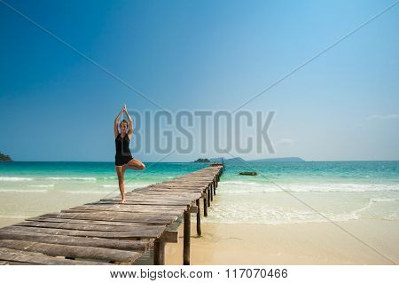 Summer yoga session in beautiful tropical island