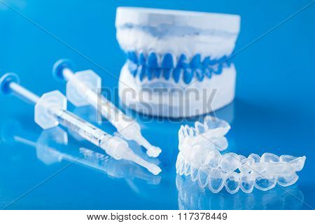 individual set for teeth whitening silicone tray syringe