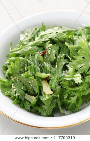 crown daisy salad with sesame